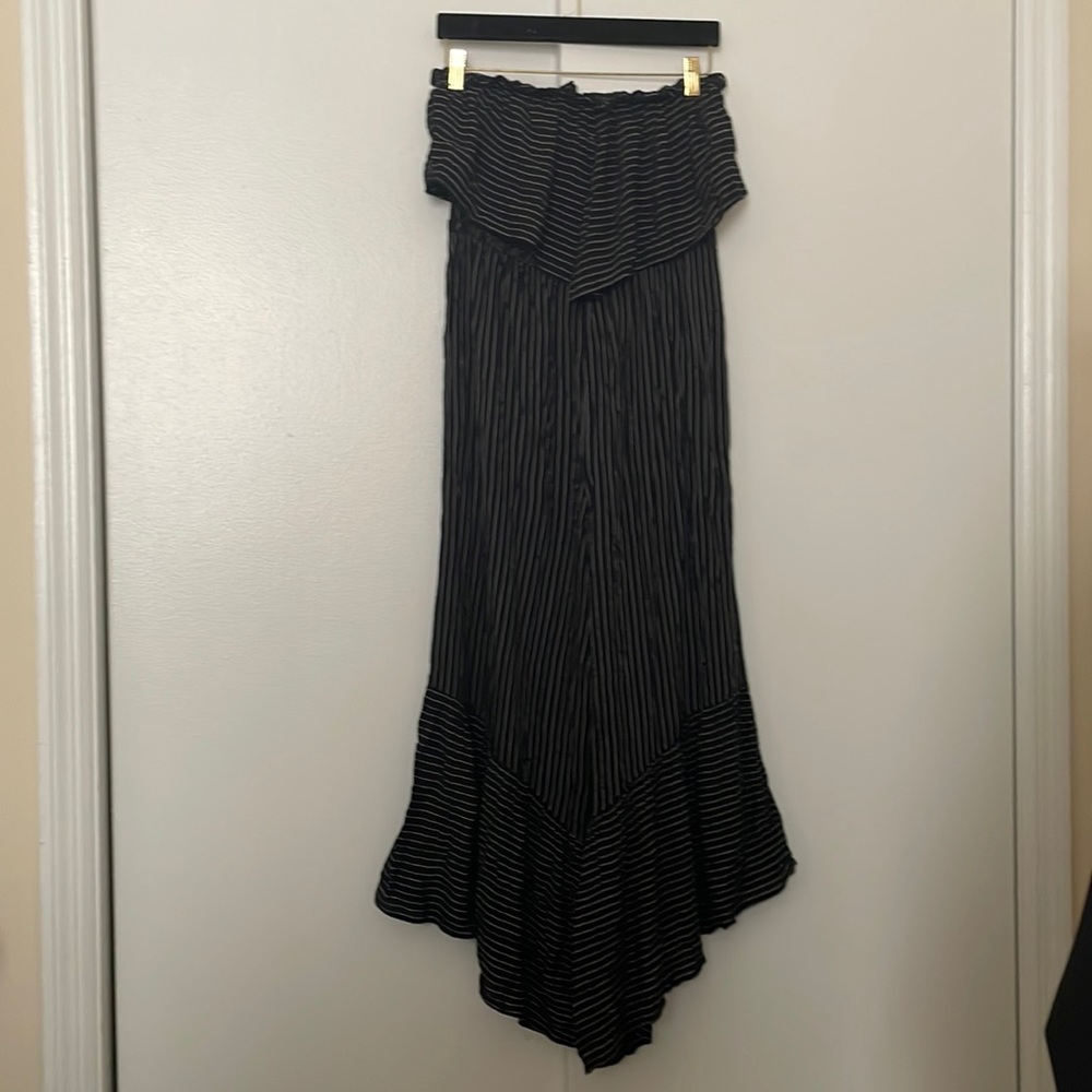 American Eagle Outfitters— Ruffled Strapless Romper— Size Large